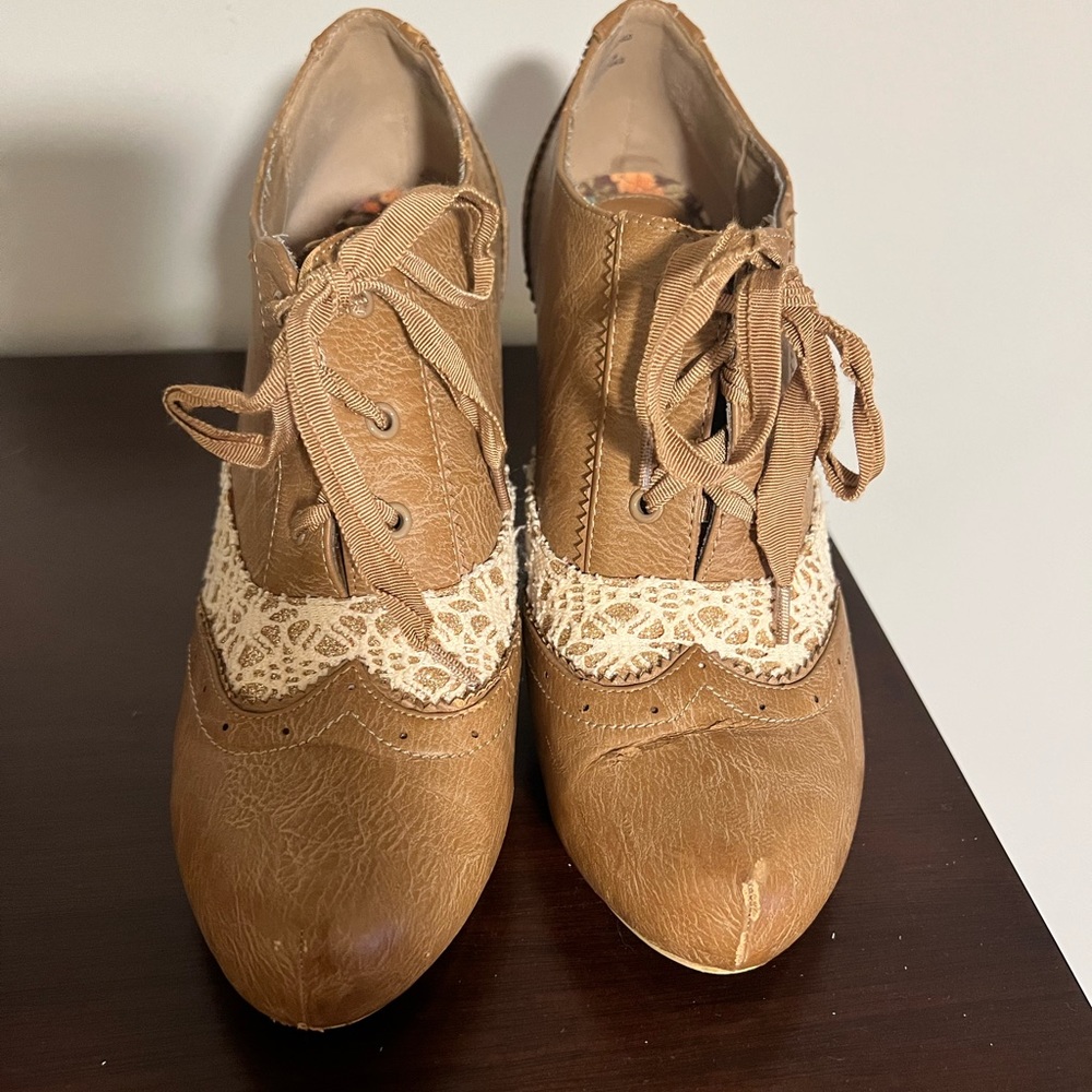 Women’s tan boots size 12 M